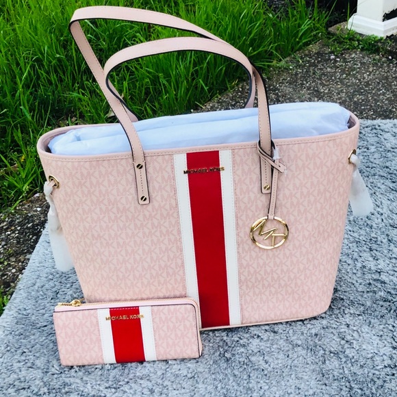 MICHAEL Michael Kors Handbags - 🎉HP🎉💕Michael Kors Jet Set Tote & Wallet!